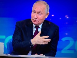 «Единогласно. Ура!». Инициативная группа поддержала выдвижение Владимира Путина на пост Президента