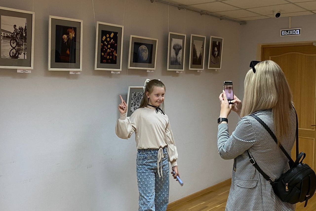Варвара Шапкина позирует маме