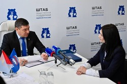 Дороги, детские площадки и чистая вода: Евгений Первышов провел прием граждан