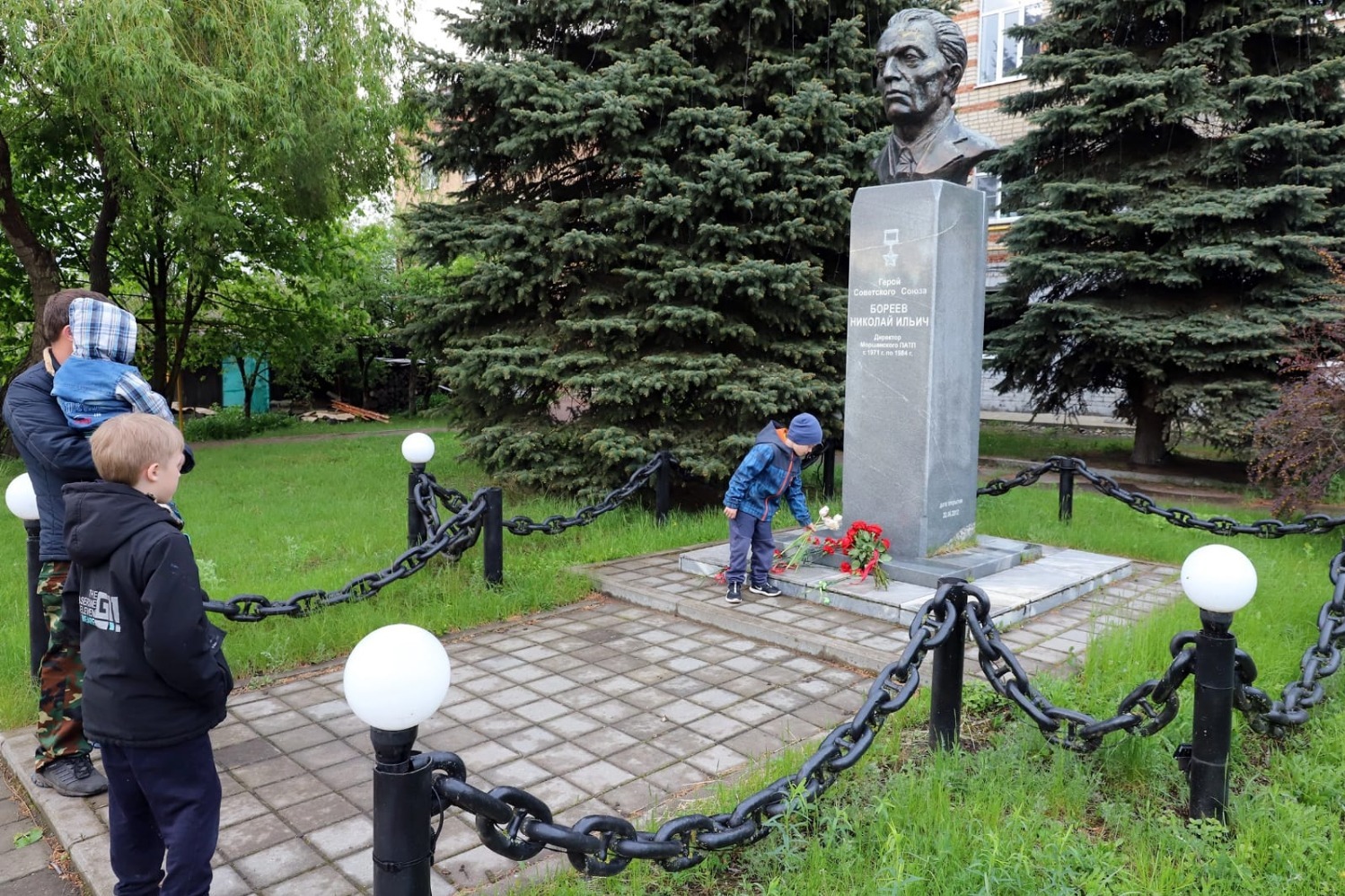 Памятник Герою Советского Союза Н.И. Борееву