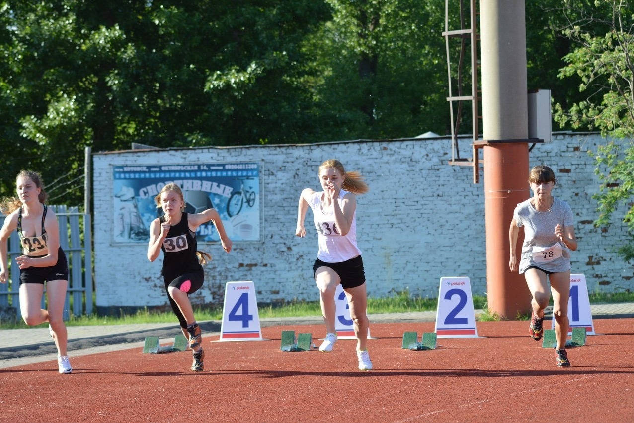 воспитанница Алексея Деева Алина Горшкова, неоднократная финалистка в беге на 100 метров (2 дорожка)