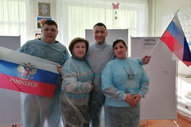 Татьяна Неретина (справа) с коллегами на новых территориях