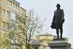 В Тамбове в день его 390-летия открыли памятник Гавриилу Державину