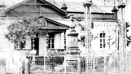 История одной фотографии. Как в Рассказове поставили памятник Царю-освободителю, а потом снесли