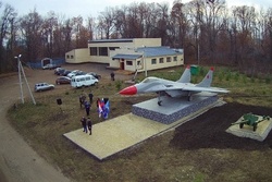 В Ржаксе появился военный самолёт и противотанковая пушка