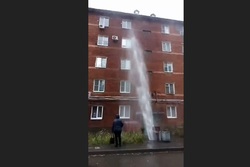 В Котовске теплотрассу прорвало фонтаном в четыре этажа