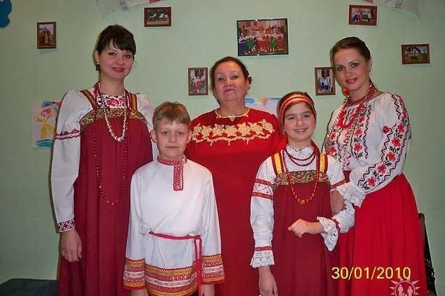 На фото: Елена и Максим Часовских, Антонина Шипилова, Дарья и Татьяна Друцкие