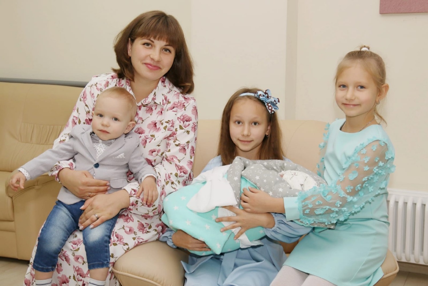 Нина Абдуллаева с детьми