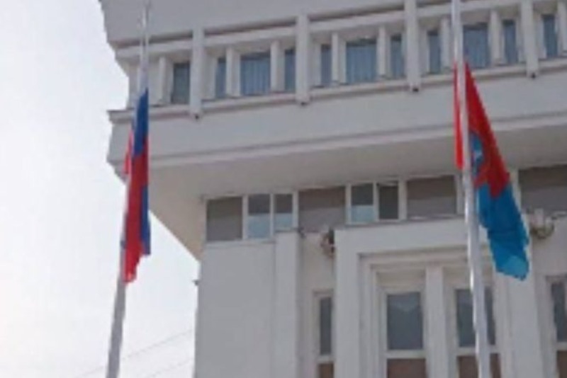 В Тамбовской области приспустили флаги у административных зданий