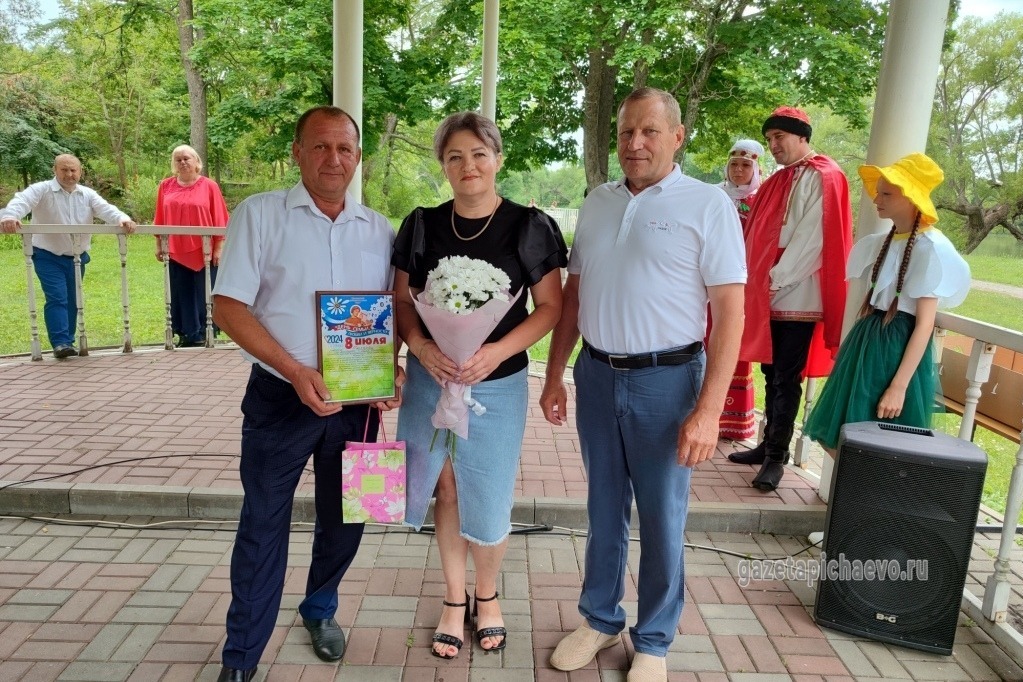 Супруги Беляевы и Виктор Лазутин