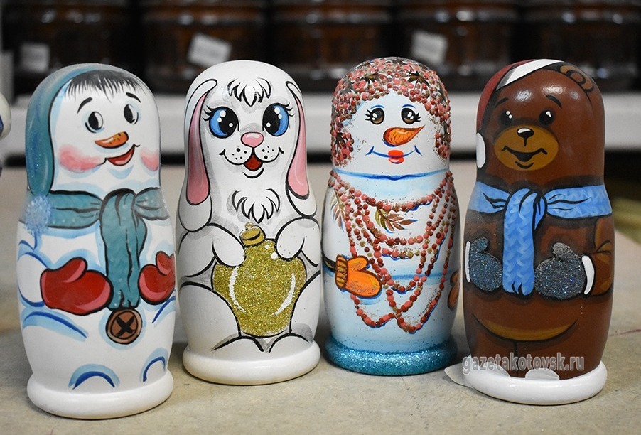 Изделия из новогодней коллекции котовского керамического производства