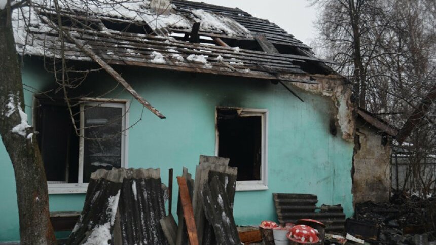 Обгоревший дом на ул. Пролетарской. Фото Елены Потаповой.