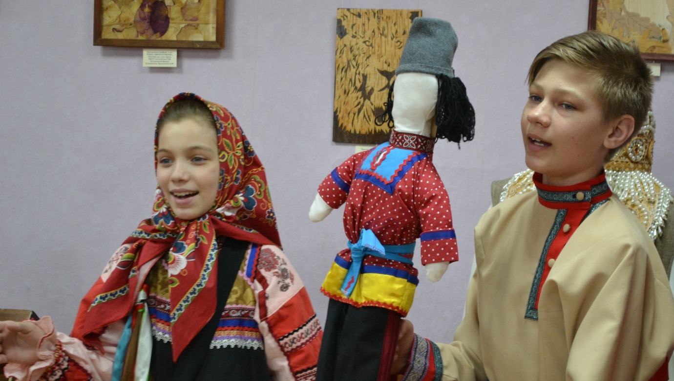 Детский фольклорный коллектив «Тамбовский курагод» тоже возрождает народные традиции