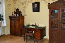 Тамбовчане увидят спектакль известного режиссера Гуревича в Асеевской усадьбе  