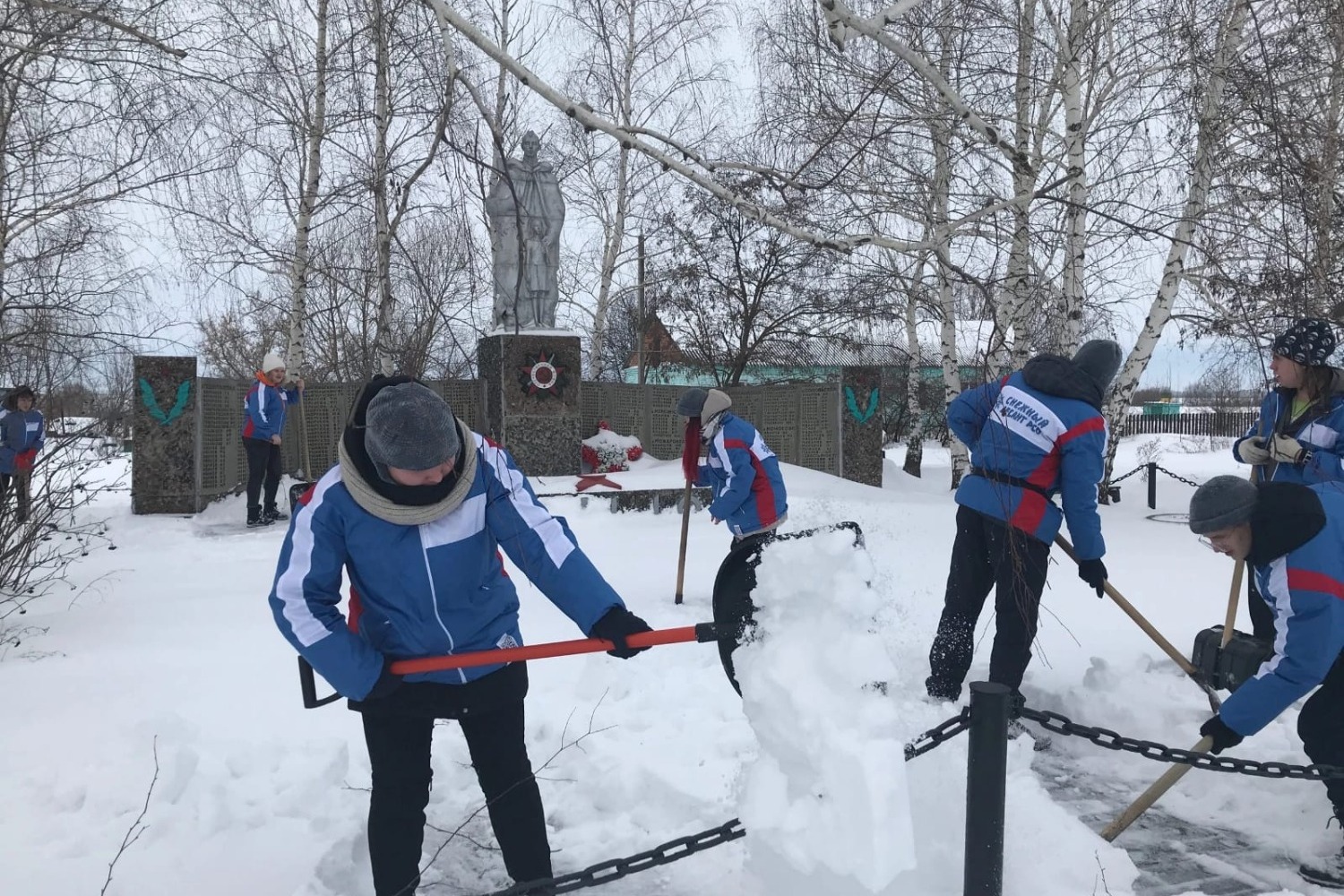 кфх зеленовых. волки в кирсановском районе. кобяки кирсановский район. полярный волк стая вожак. подстреленный волк охотником.