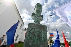 В Моршанске открыли памятник легендарному спортсмену Всеволоду Боброву