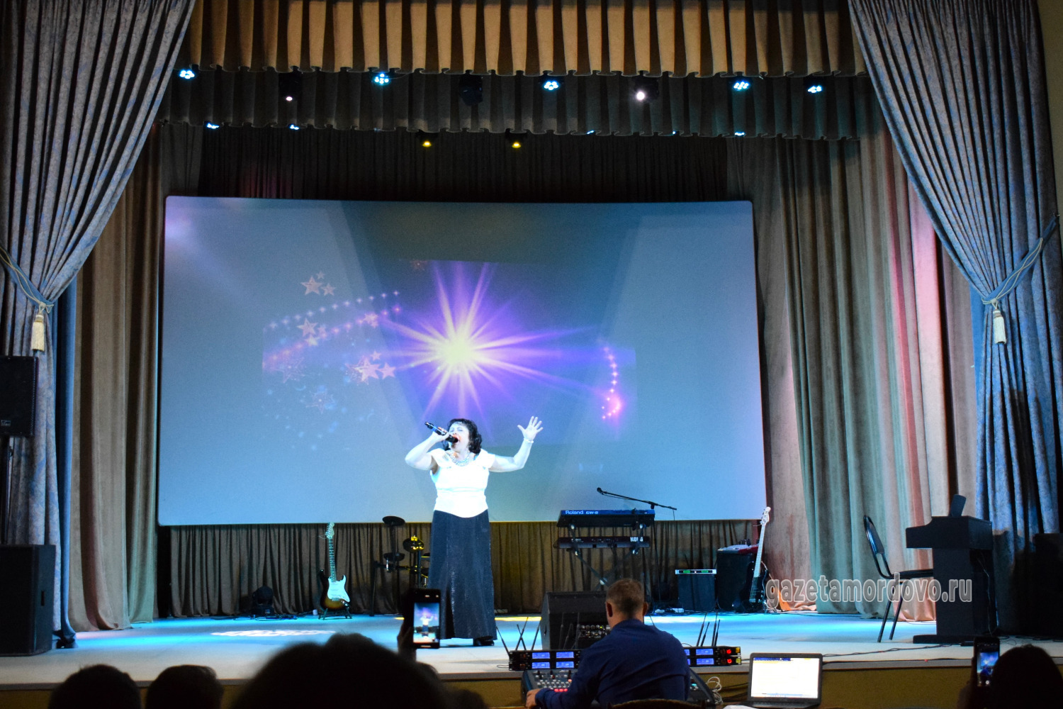 Выпускница Мордовской детской школы искусств 1982 года Елена Летуновская