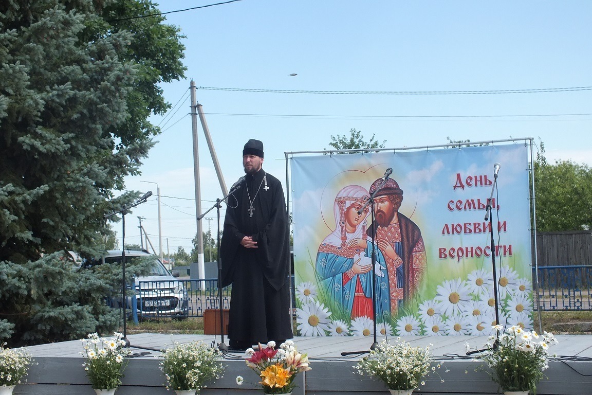 Священник Александр Алмаев