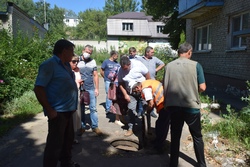 Во дворе дома на Карла Маркса, 256 оборудуют ливневую канализацию по просьбе жителей
