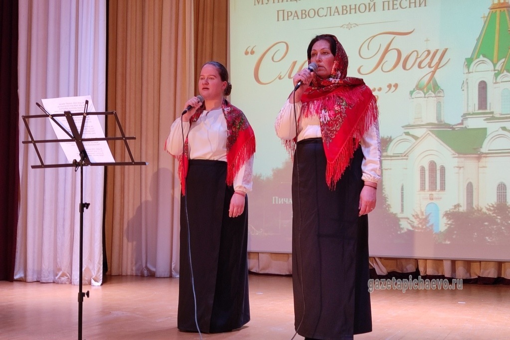 Представители Рудовского СДК Анна Кренц и Надежда Короваева