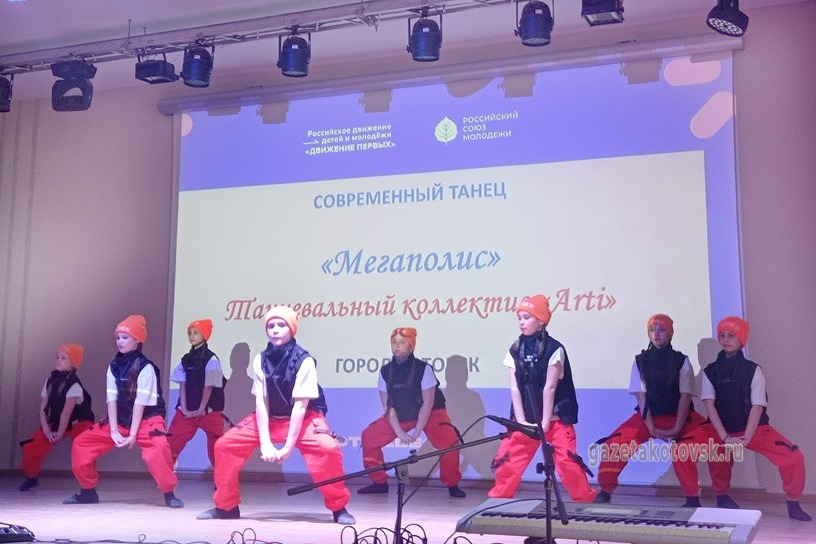 Коллектив «Arti» исполняет танец «Мегаполис»