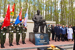 Монумент с сиренью: в Первомайске открыли памятник героям Великой Отечественной войны