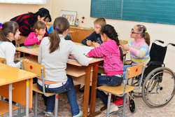Более 70% детей-инвалидов учатся в общеобразовательных школах области