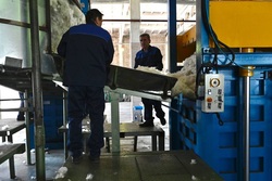 В Рассказове использованные пластиковые бутылки превращают в полиэфирное волокно