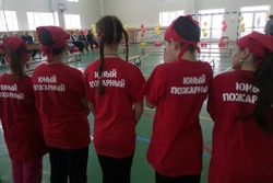 Бондарские школьники попробовали себя в роли пожарных