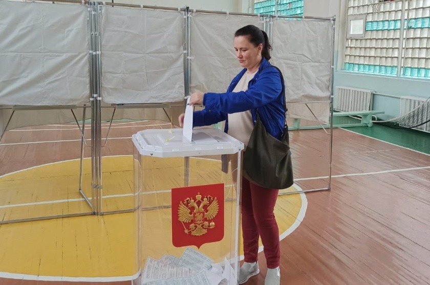 Елена Кулагина голосует