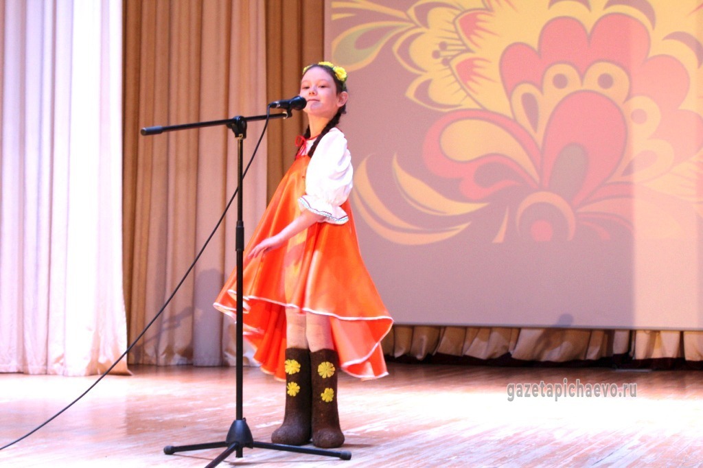 Полина Плетухина из Зареченского Дома культуры пела про валенки
