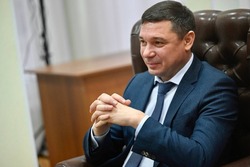 Евгений Первышов поздравил защитников Отечества с праздником