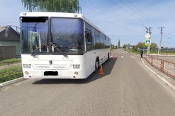 В селе Татаново водитель автобуса сбил школьницу на велосипеде
