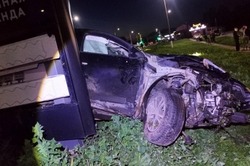 В Моршанском округе «Рено» съехал с дороги и врезался в стелу