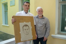 «Пандемия - такая же война, только без пуль и гранат»: художники нарисовали портреты медиков, борющихся с коронавирусом