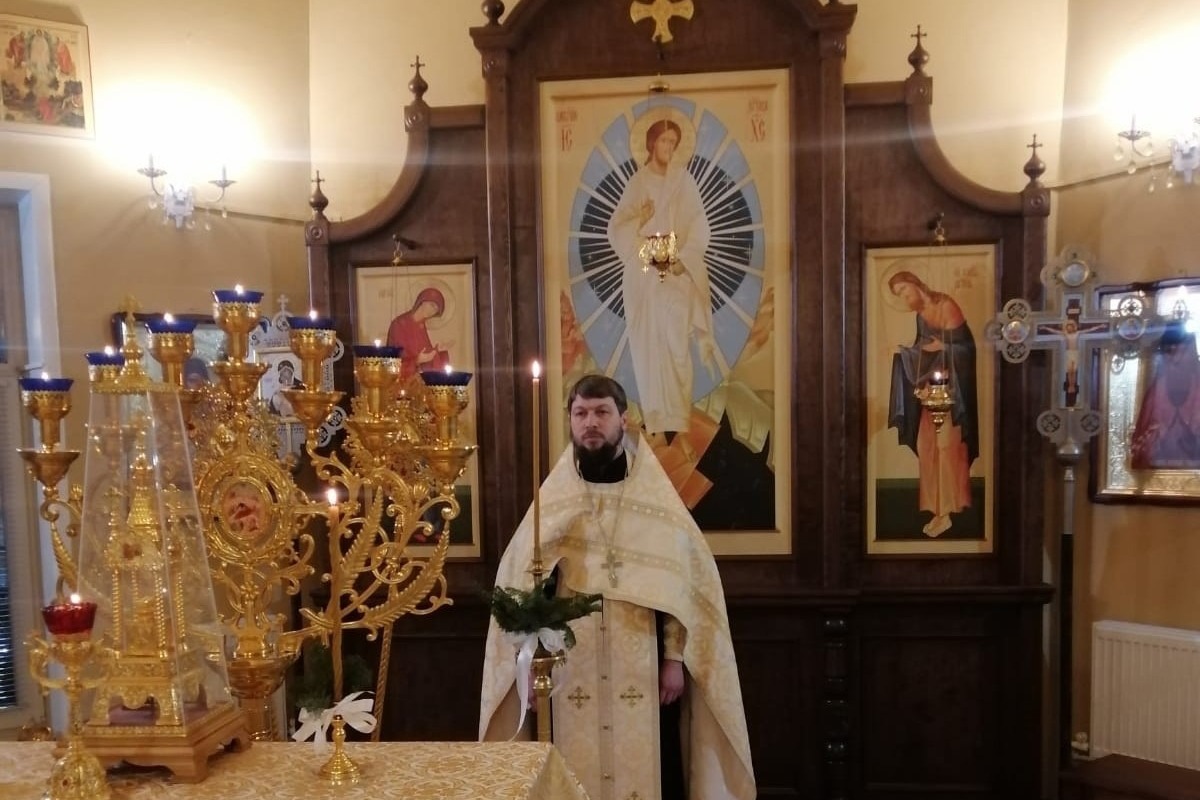 Священник Александр Алмаев