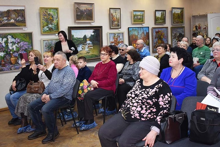 Участники встречи с мичуринским художником