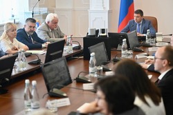 Евгений Первышов поручил подготовить реестр дорог, подлежащих ремонту