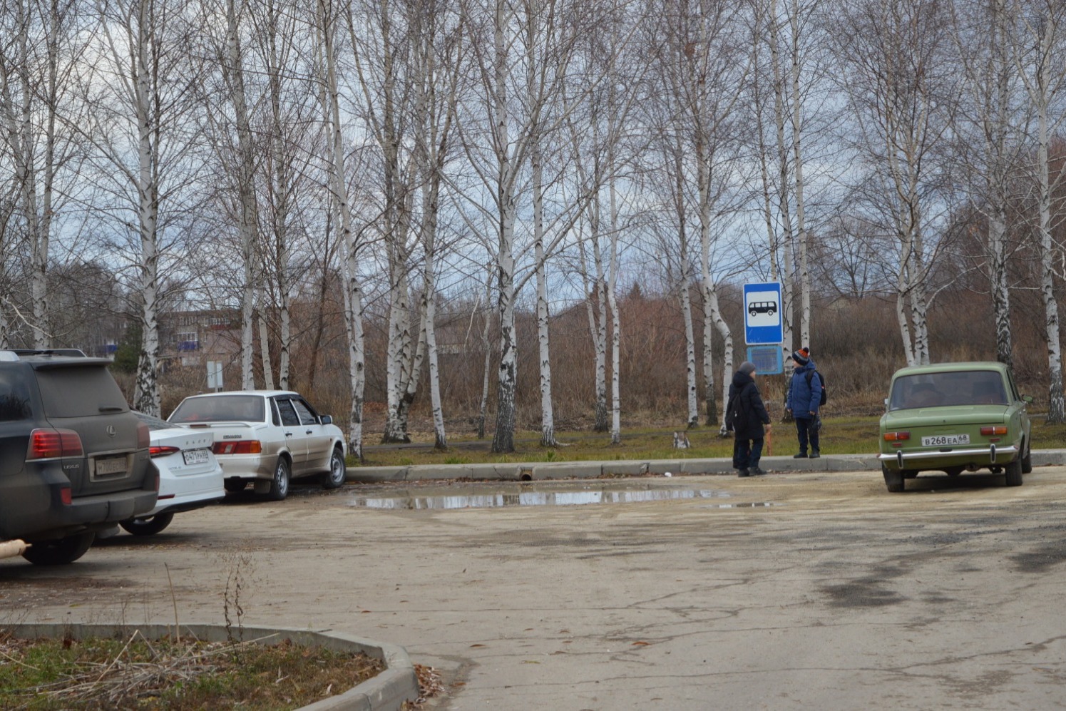 Существовавшая парковка возле Избердеевской начальной школы-детского сада...