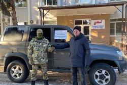 Предприниматели Жердевки купили машину для бойцов СВО