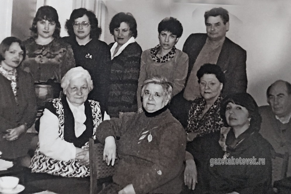 Коллектив «Нашего вестника» при редакторе В.И. Герасине (стоит справа), 1995