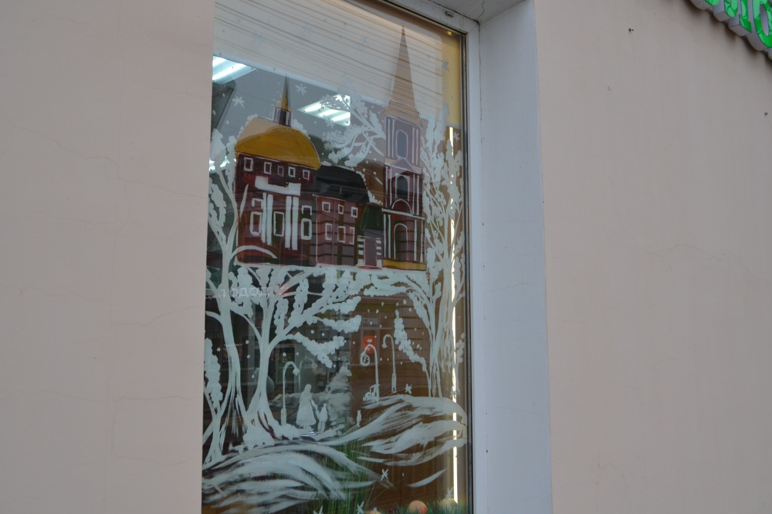 Оформление витрины магазина торговой марки «Мичурино молоко»