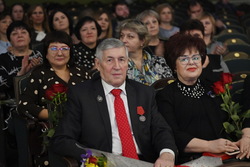 Максим Егоров наградил работников сферы культуры юбилейными медалями