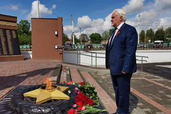 Евгений Матушкин посетил в Мичуринске реконструированный мемориал воинской славы
