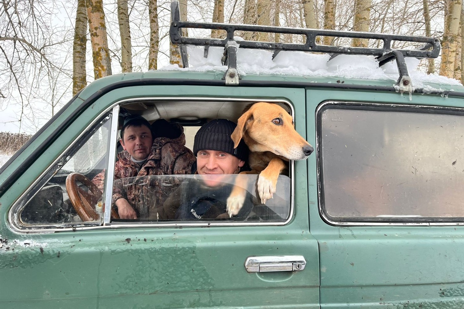 Охотник Дмитрий Попов, Александр Рожков и охотничья собака Александра – Пальма