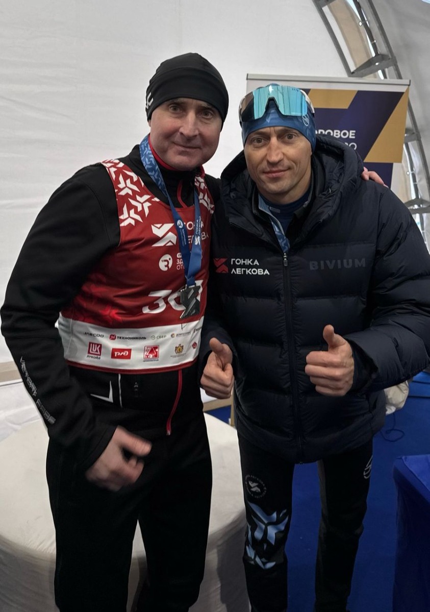 Александр Красюк с олимпийским чемпионом Александром Легковым (справа)