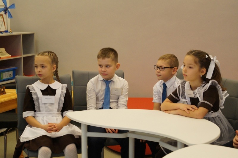 помимо школы. ученик в городе. помимо школы. помимо школы. помимо школы.