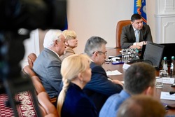 Евгений Первышов потребовал наладить вывоз сезонных древесных отходов 