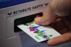 ЦБ продлил перевод пенсионеров на карты «МИР» до 1 октября