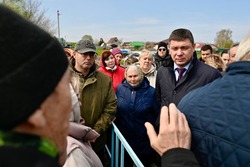 Евгений Первышов пообещал восстановить дорогу в деревню Лужки